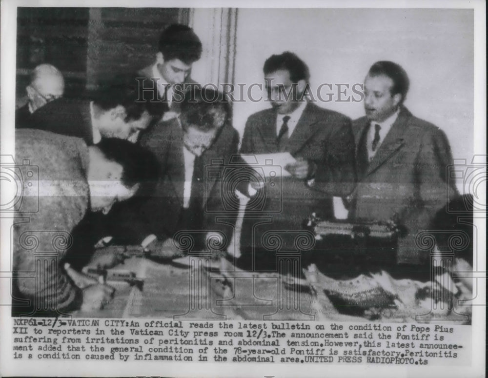 1954 Press Photo Official reads on condition of Pope Pius XII in Vatican City - Historic Images