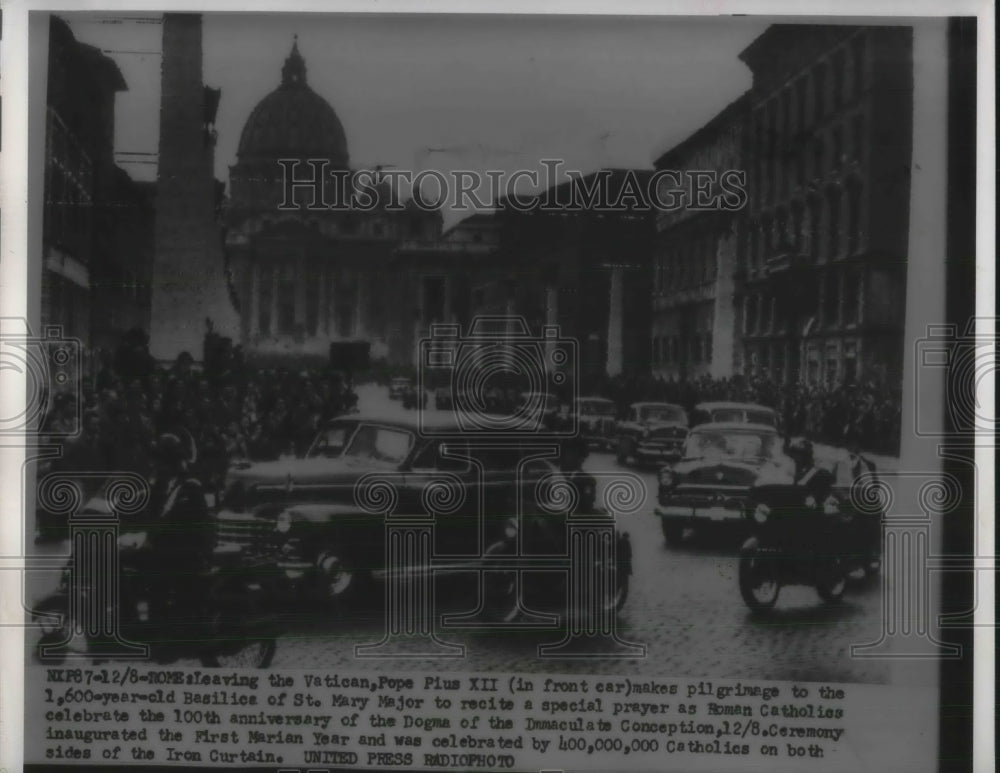1953 Press Photo Pope Pius XII leaving the Vatican for a pilgrimage