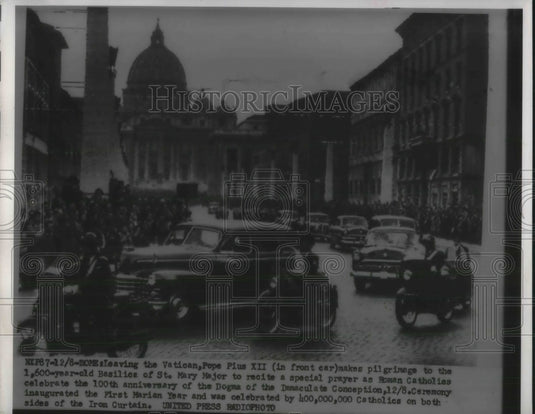 1953 Press Photo Pope Pius XII leaving the Vatican for a pilgrimage