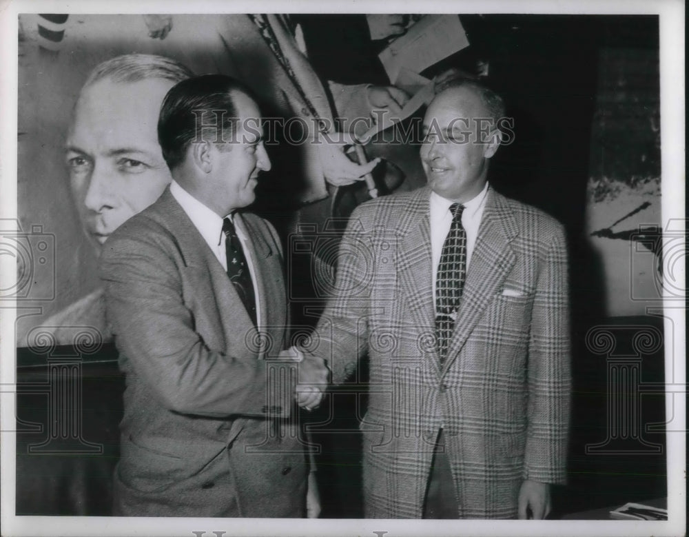 1950 Press Photo Lopez and Ryan shaking hands - Historic Images