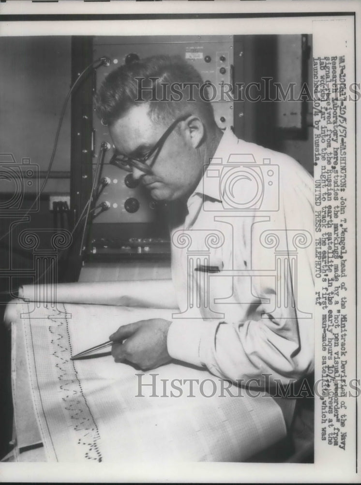 Load image into Gallery viewer, 1957 Press Photo John T. Mengel studies the "hot pen visual recorder" Washington

