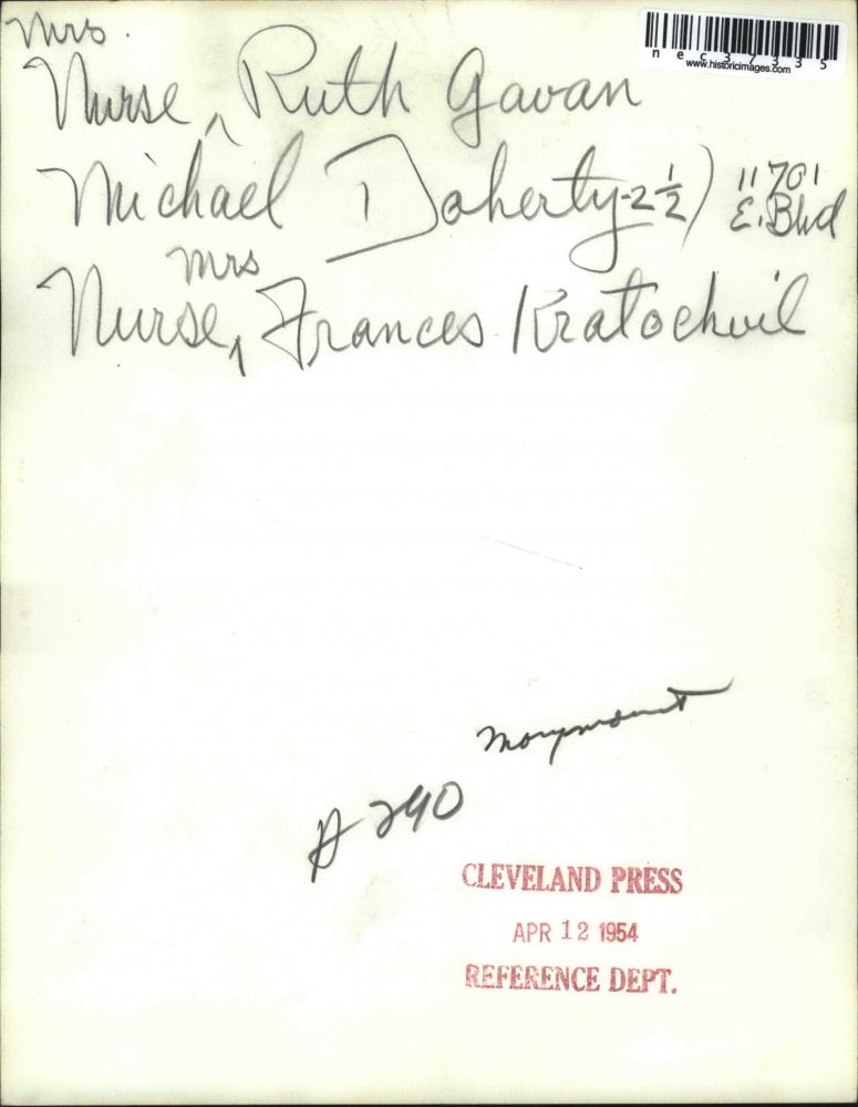 1954 Press Photo Nurses Ruth Gavan,Frances Kratochvil with boy Mike Daherty