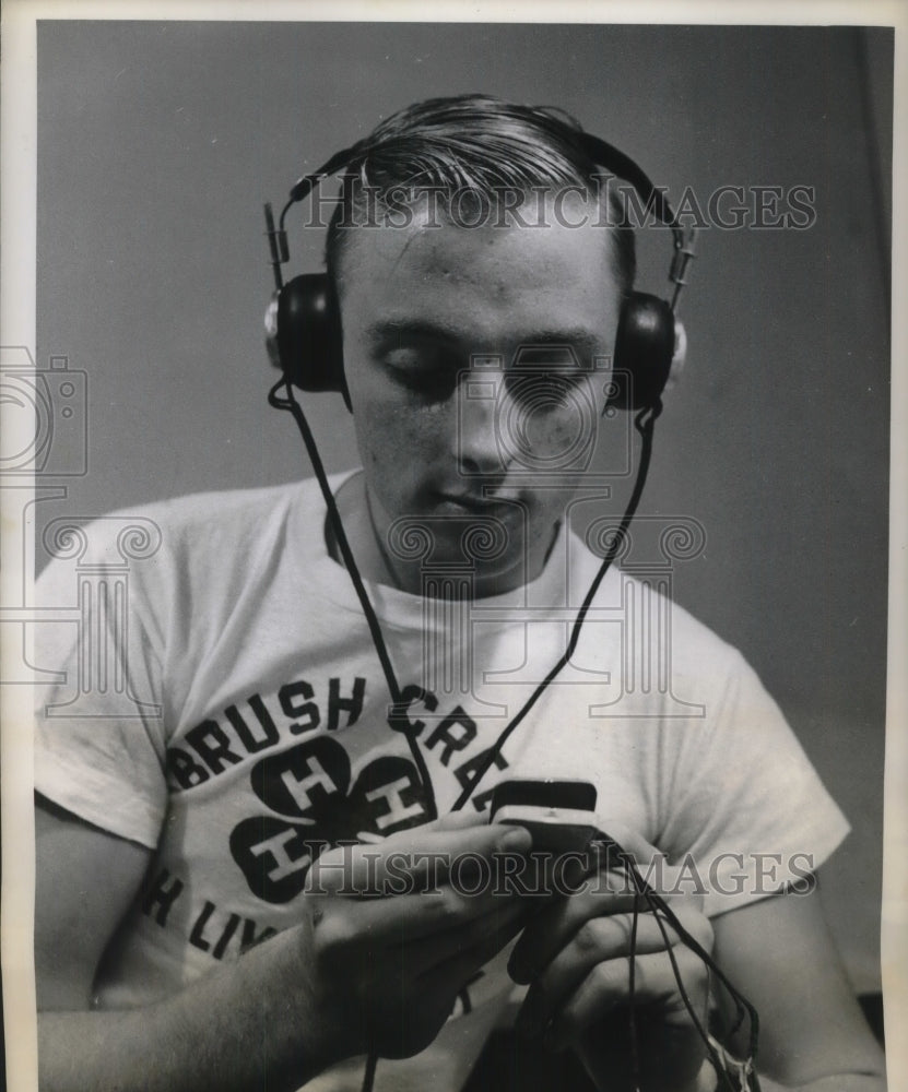 1955 Press Photo James Belleson Makes Miniture Radio as 4-H Project