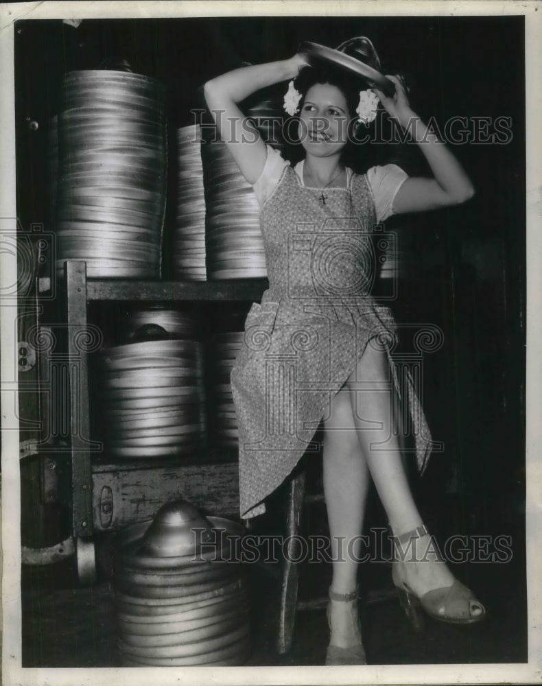 Load image into Gallery viewer, 1944 Press Photo Candida Ross, of Electric Auto-Lite Co. tries on "Blackout Hat"

