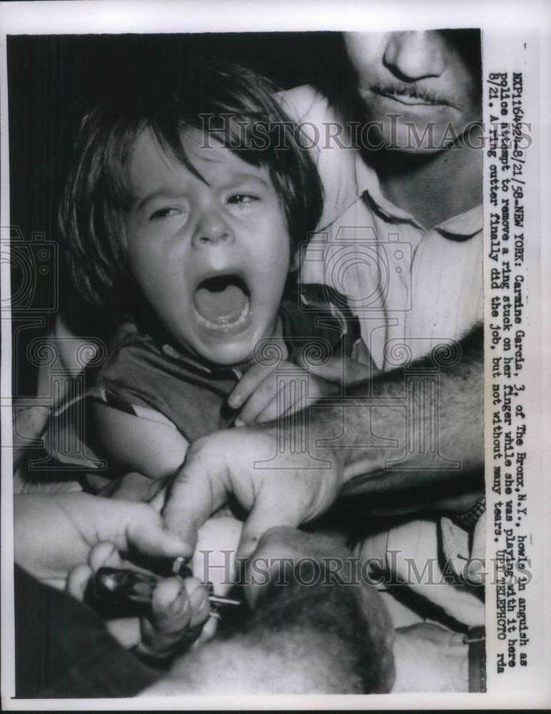 Load image into Gallery viewer, 1958 Press Photo NYC, Carmine Garcia &amp; a ring stuck on her finger
