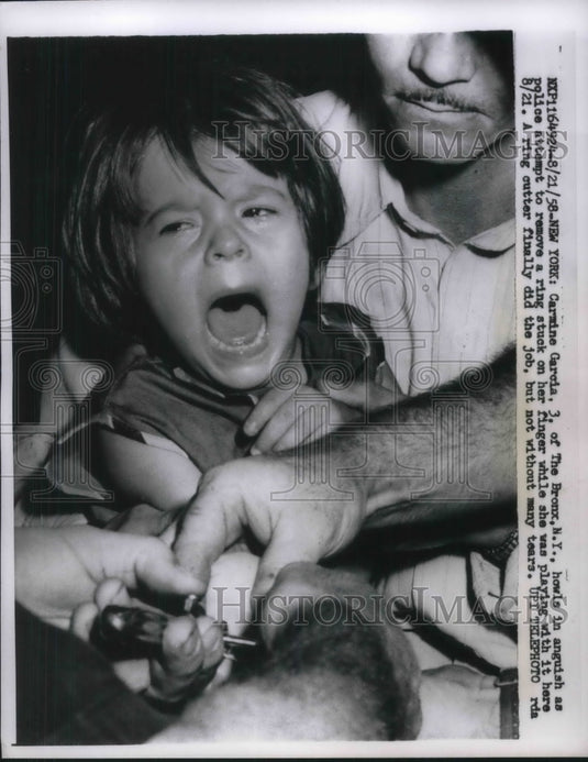 1958 Press Photo NYC, Carmine Garcia & a ring stuck on her finger