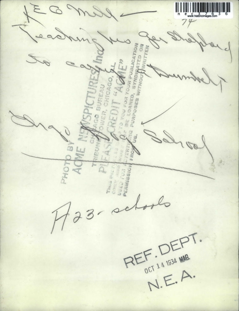 1934 Press Photo E.O. mill teaching his German Shephard dog tricks