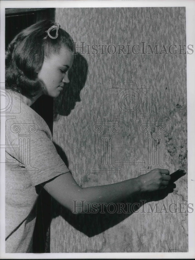 Load image into Gallery viewer, 1966 Press Photo Carolyn Buck OSU Student Working on Fulton Rd Baptist Church
