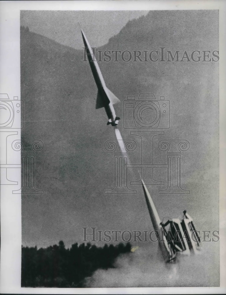 1958 Press Photo A new Italian missle launched at Rome factory test
