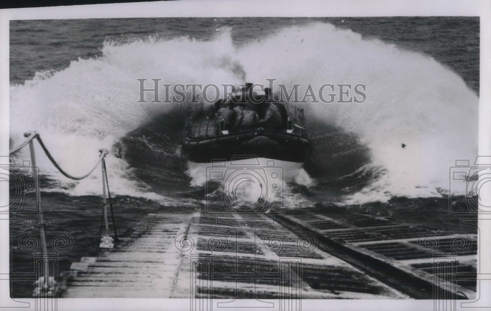 1950 Press Photo English lifeboat Selsey rescues dinghy- Historic Images