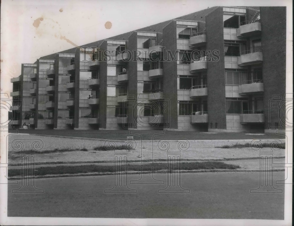 1952 Press Photo Modern apartment buildings.
