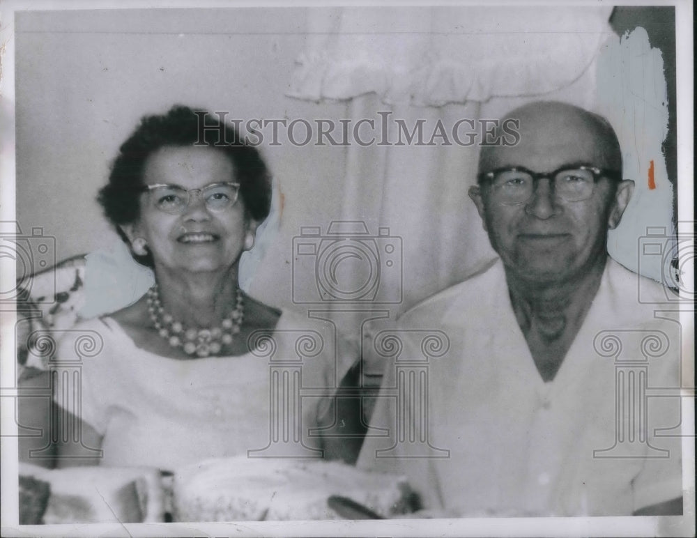 1967 Press Photo Mr and Mrs Peter Pisarski commemorate Golden Anniversary
