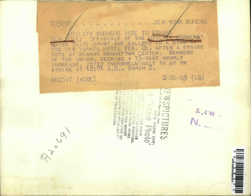 1949 Press Photo Utility works count the ballots in a room at a new yorker hotel