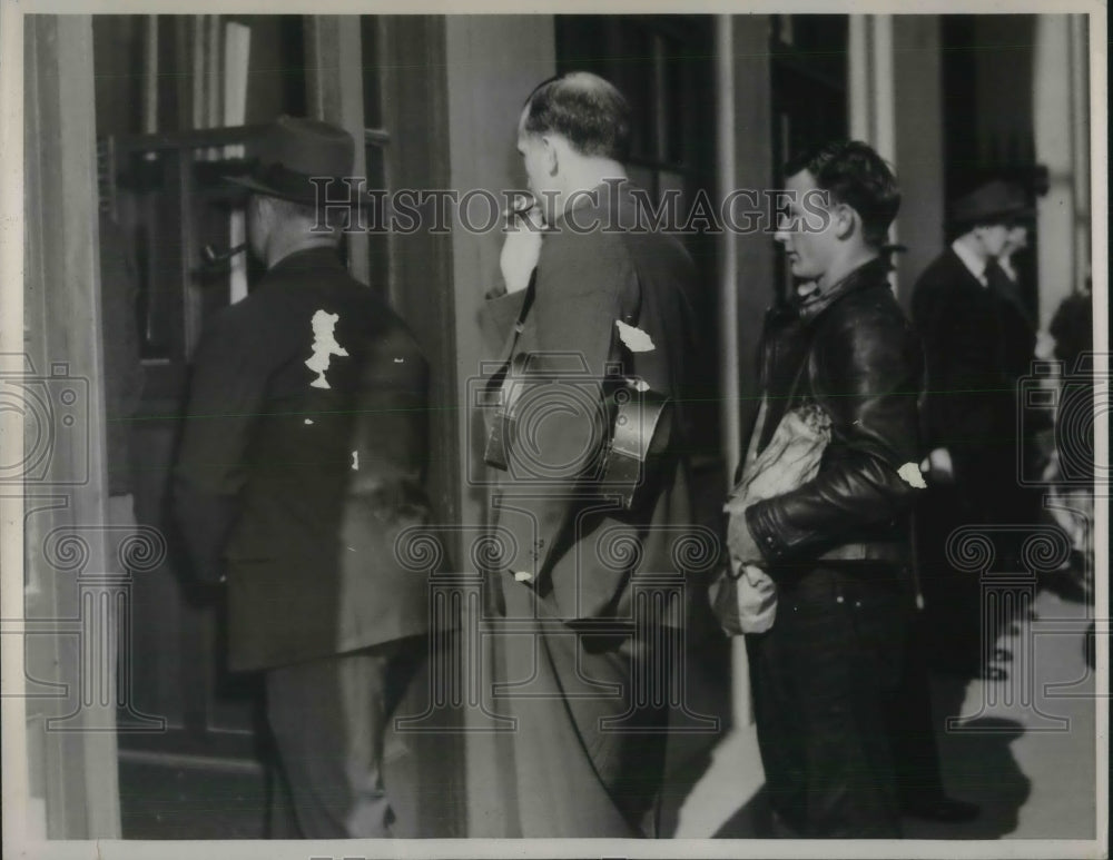 1941 Press Photo Machinist go back to work - nec38408