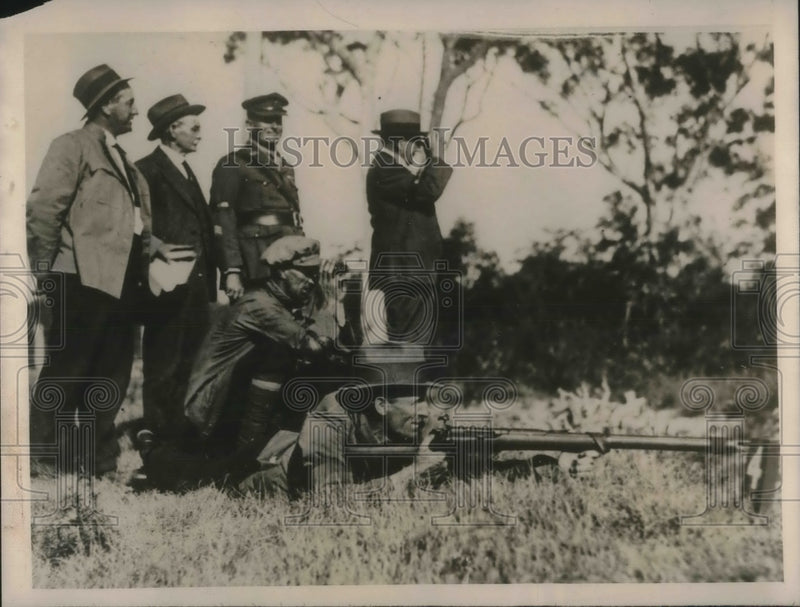 Load image into Gallery viewer, 1922 Press Photo Smith shooting for the Kings prize in Australia - nec38437
