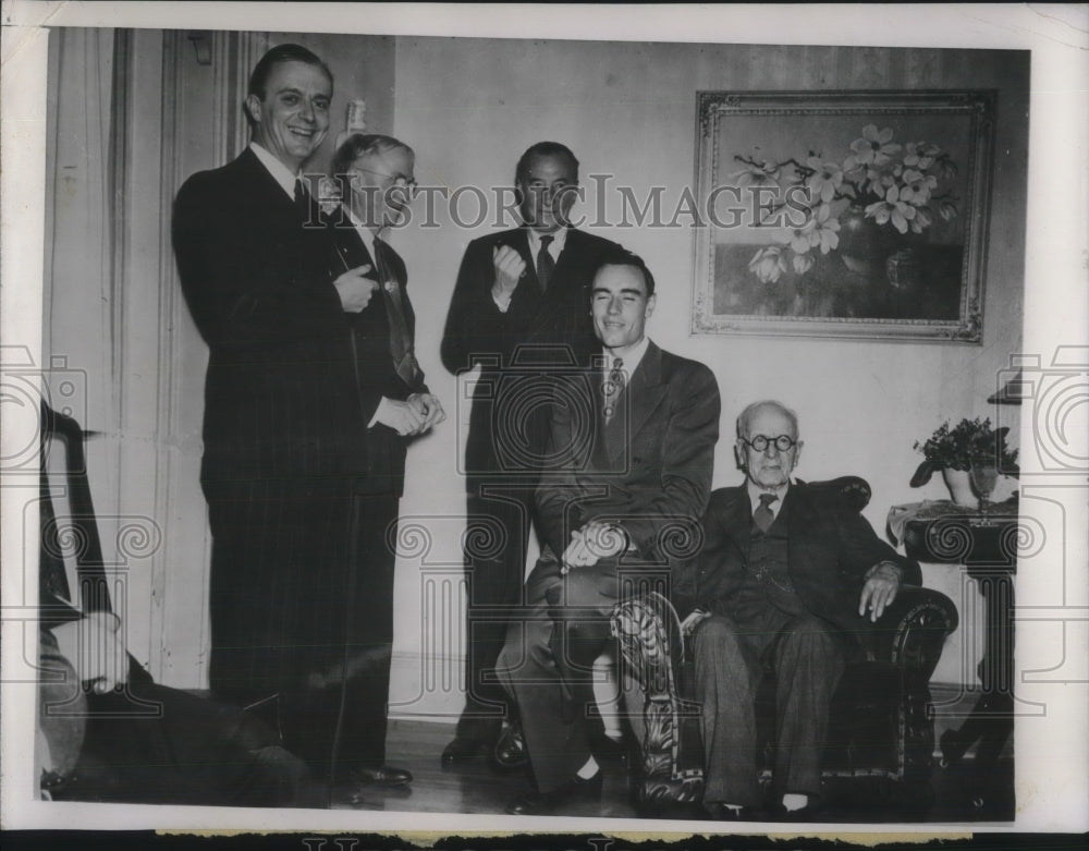 1946 Press Photo British Ambassador Visits Iowa Farm, Walter Bell, Ward Barnes
