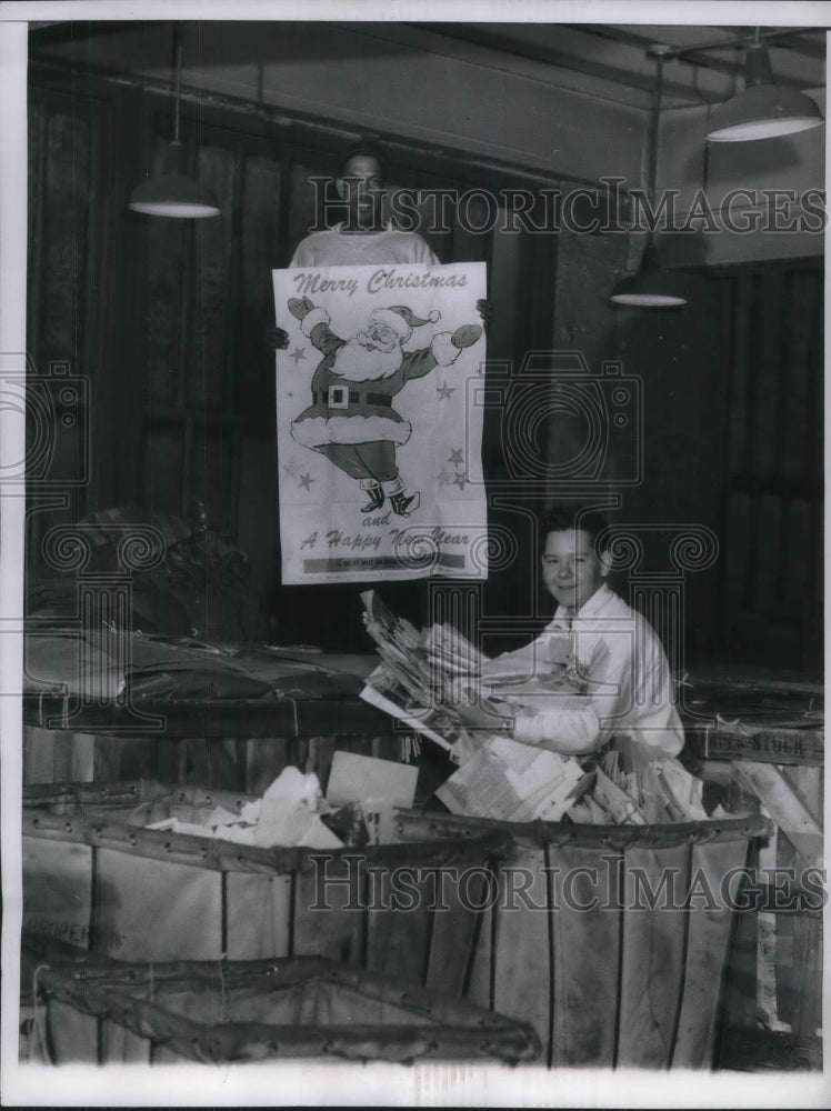 Load image into Gallery viewer, 1959 Press Photo Post Office Worker George Grant greeting Merry Christmas
