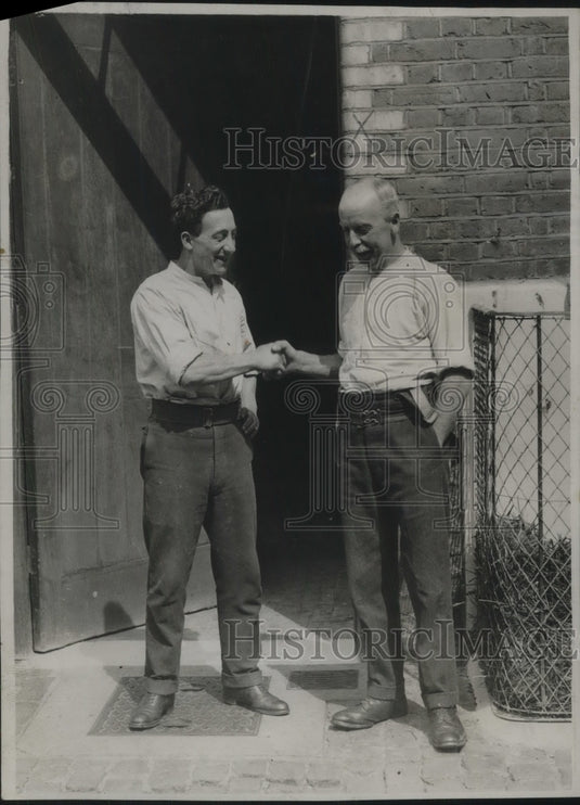 1923 Press Photo Lady Galway gave 50 reward to Thomas Whelan for finding diamond
