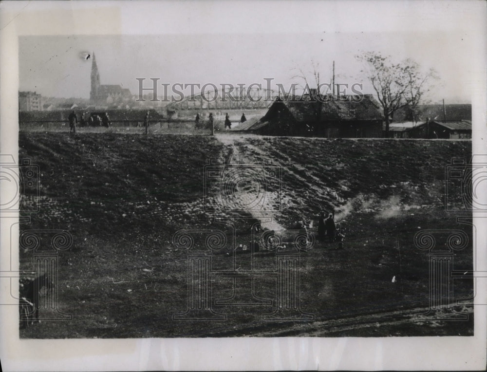 1934 Press Photo Government Artillery Vietnam Suburb Replacement - nec38792