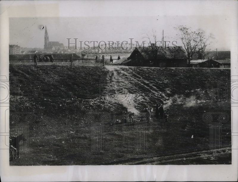 Load image into Gallery viewer, 1934 Press Photo Government Artillery Vietnam Suburb Replacement - nec38792
