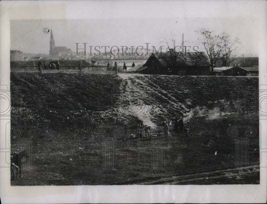 1934 Press Photo Government Artillery Vietnam Suburb Replacement - nec38792