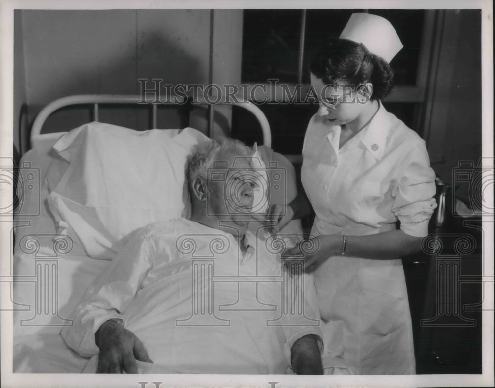 1951 Press Photo Dr John Merrick & a nurse caring for him - nec38812