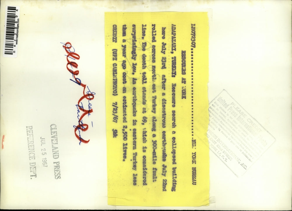 1967 Press Photo Adapazari, Turkey rescue work at earthquake zone - nec38894