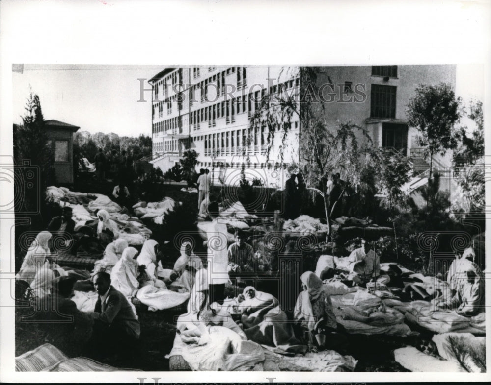 1967 Press Photo Rescue work at earthquake zone in Adapazari, Turkey - nec38895