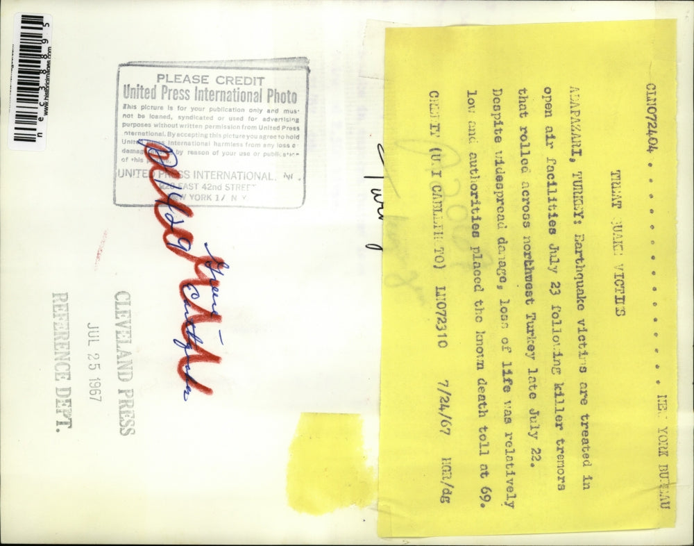 1967 Press Photo Rescue work at earthquake zone in Adapazari, Turkey - nec38895