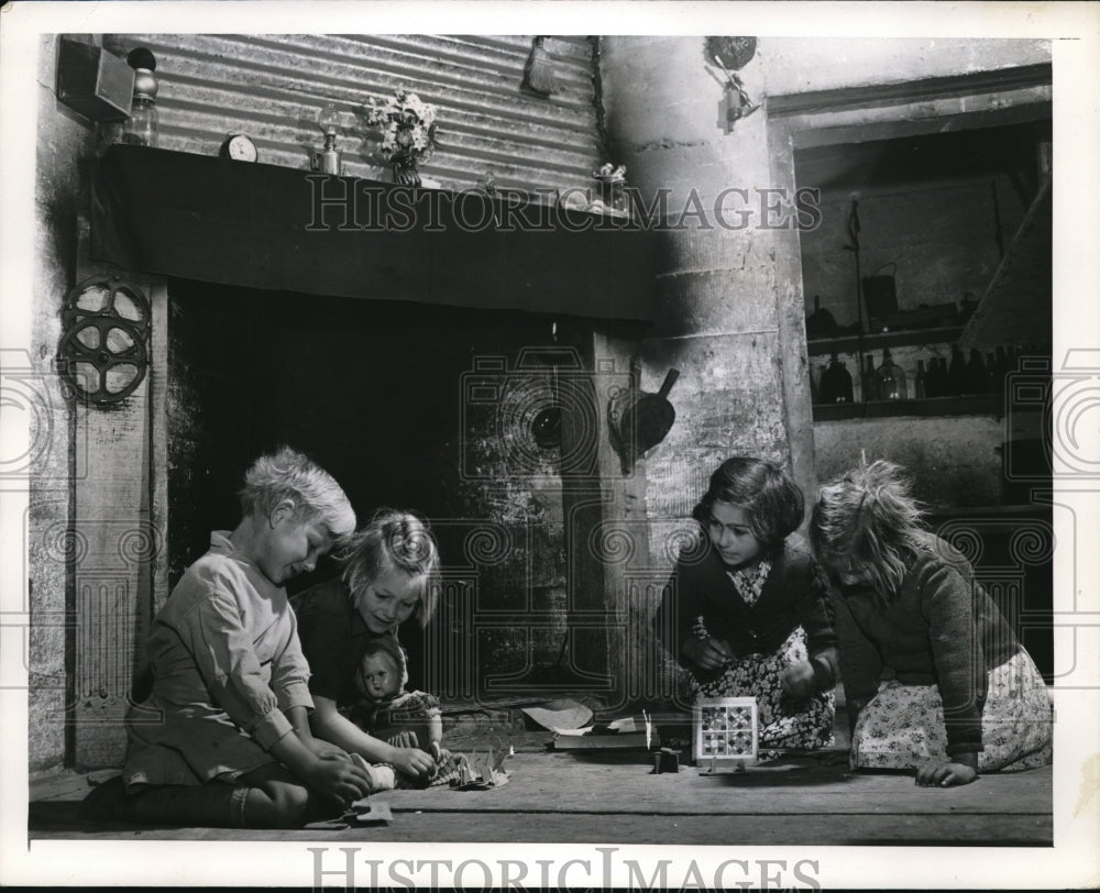 1949 Press Photo Normandy, France Marcel Chretien family at their home- Historic Images