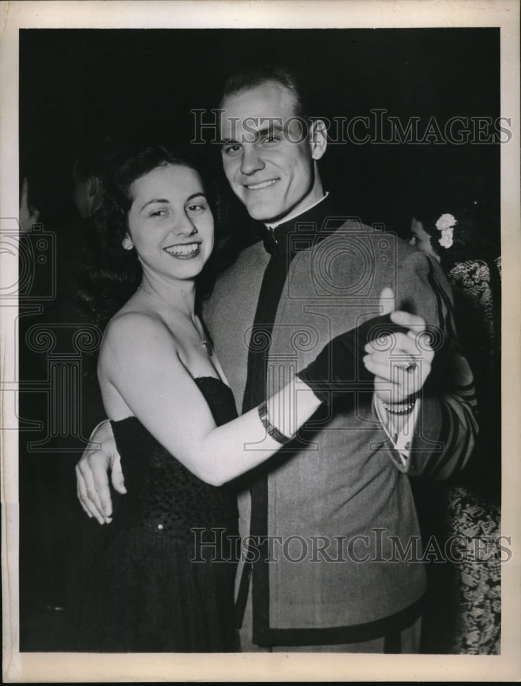1947 Press Photo Football Quarter Back, Arnold Tucker, dances with fiancee.