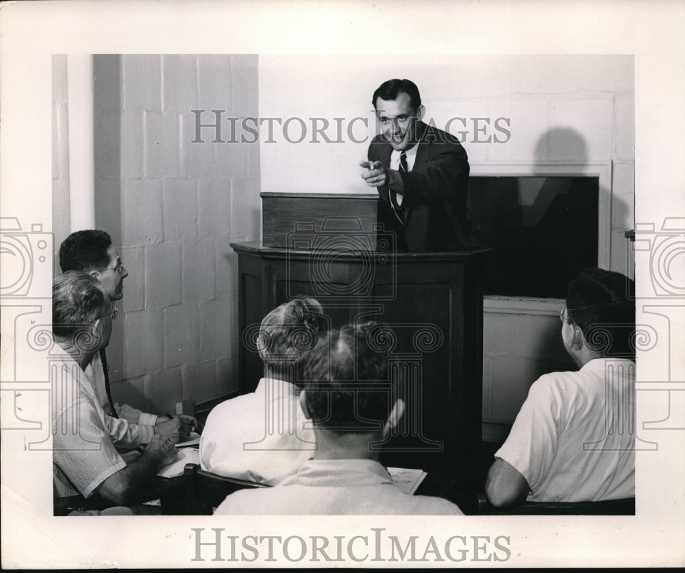 1953 Press Photo Durham, NC Pastor AP Hill Jr delivers sermon at Duke Univ- Historic Images