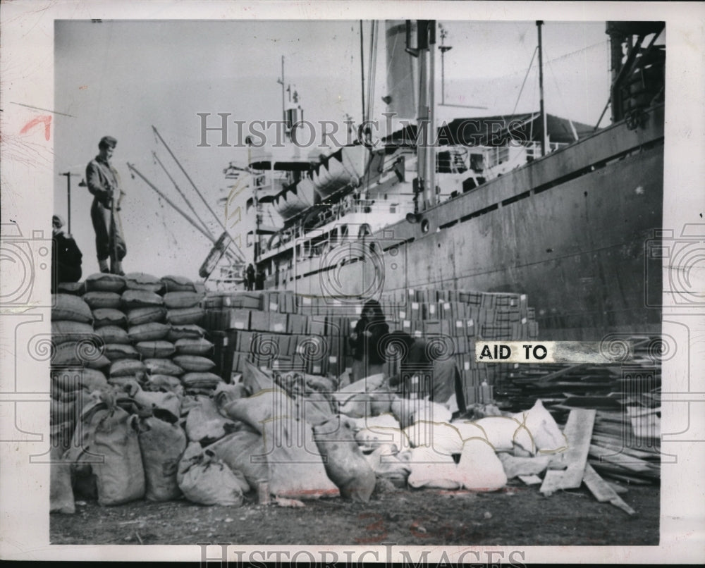 1947 Press Photo Food, Medical Supplies &amp; Other Necessities Arrive In Greece- Historic Images