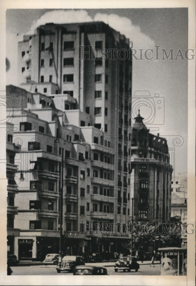 1940 Press Photo Carton apartment building reduced to 20 foot high pile of ruble- Historic Images