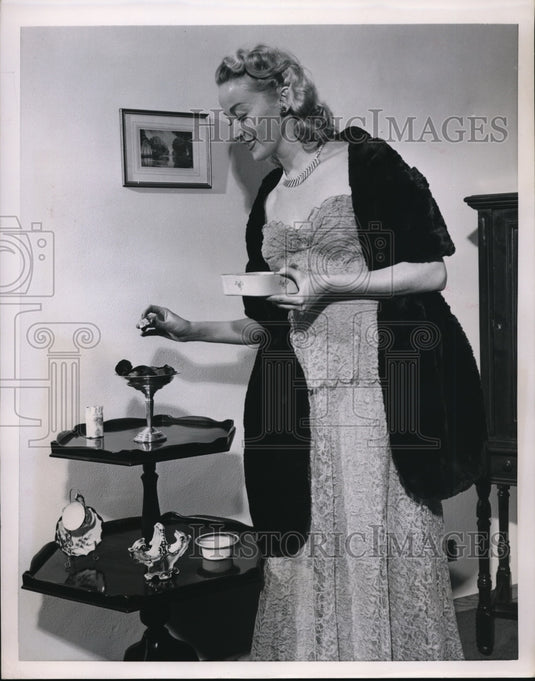 Press Photo Fur stole - nec39401