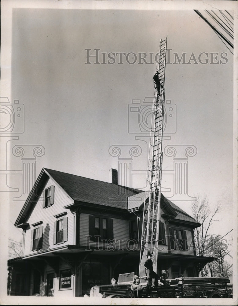 1937 Press Photo No Place for New Fore Truck in Town of Scituate Mass - Historic Images