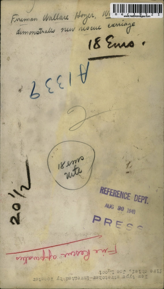 1941 Press Photo Fireman Wallace Hozer Demonstrating New Rescue Carriage