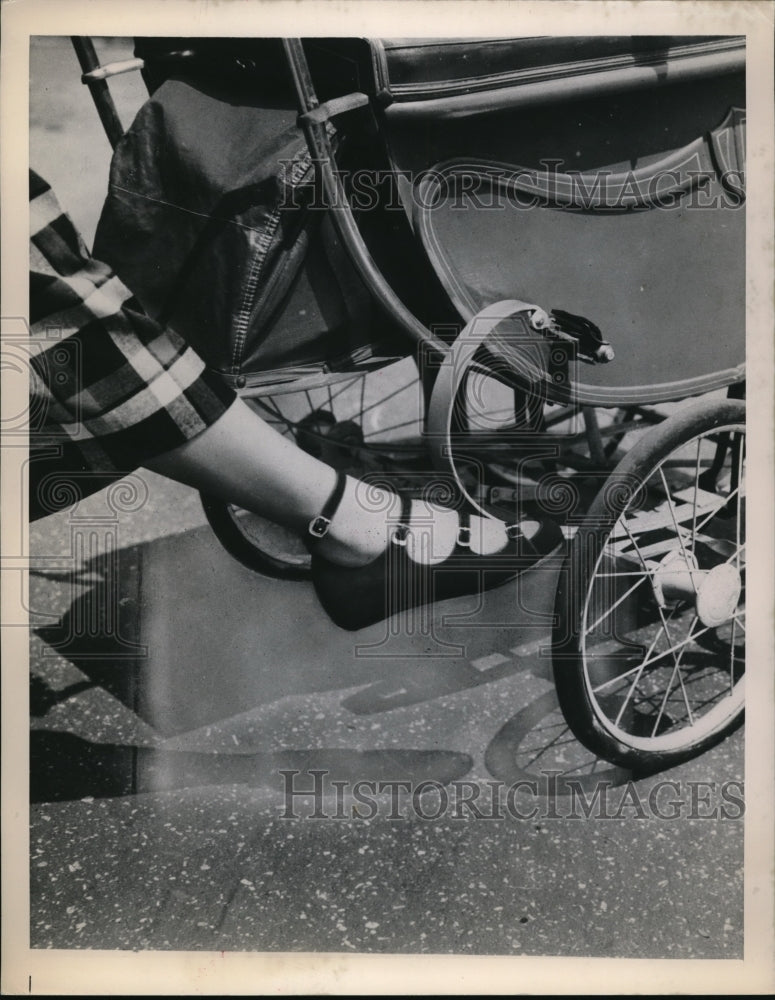 1949 Press Photo Shoes - nec39615