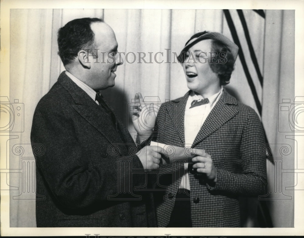 1936 Press Photo Oldest copy Cosmopolitan Magazine earns $10 for owner