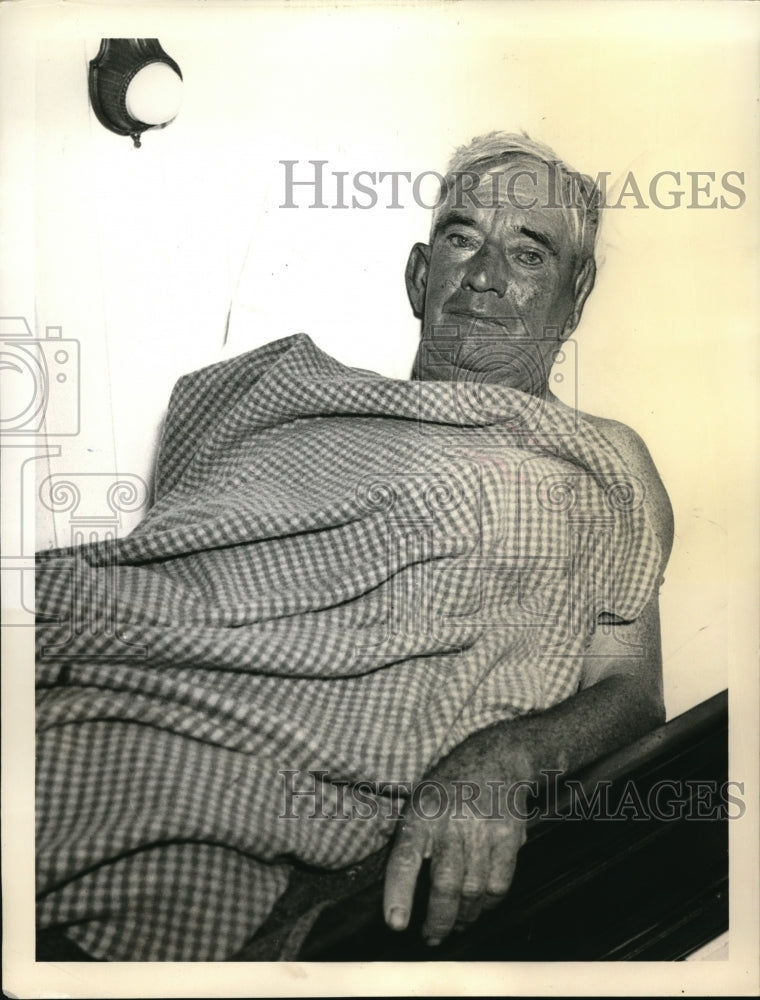 1938 Press Photo Louis B. Richmond after near death experience on fishing boat.- Historic Images