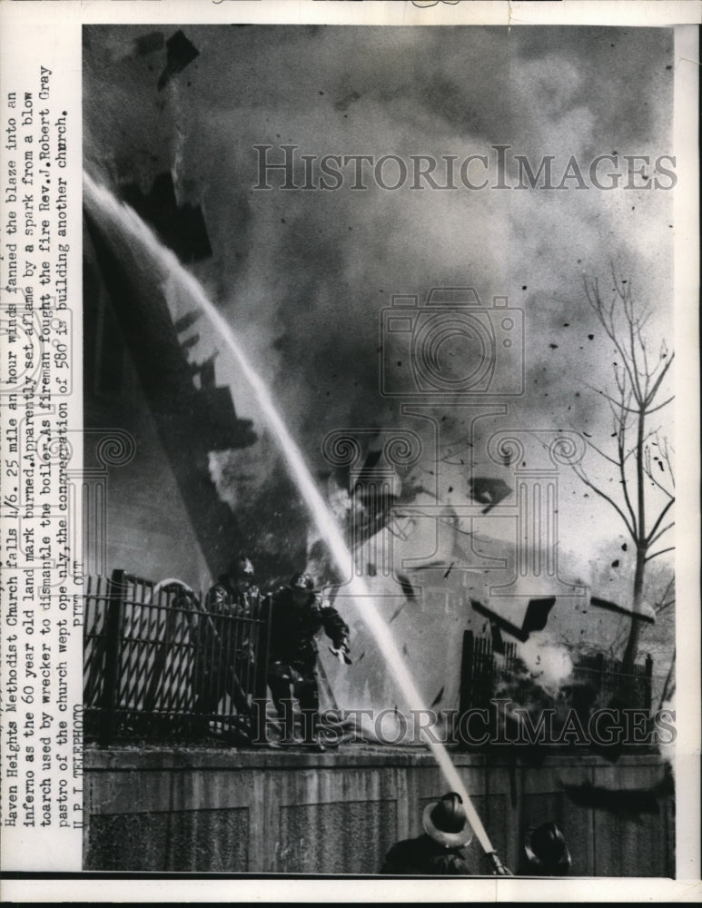 1959 Press Photo Haven Heights Methodist Church falls and firemen run for their