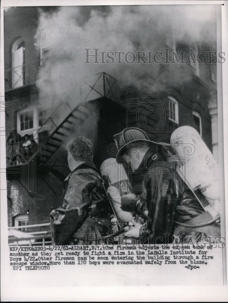 Load image into Gallery viewer, 1961 Press Photo New York fireman at LaSalle Institute - nec40119

