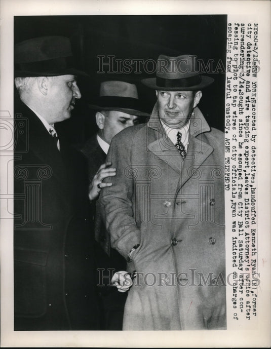1949 Press Photo Ex-detective and wire tapping expert Kenneth Ryan handcuffed