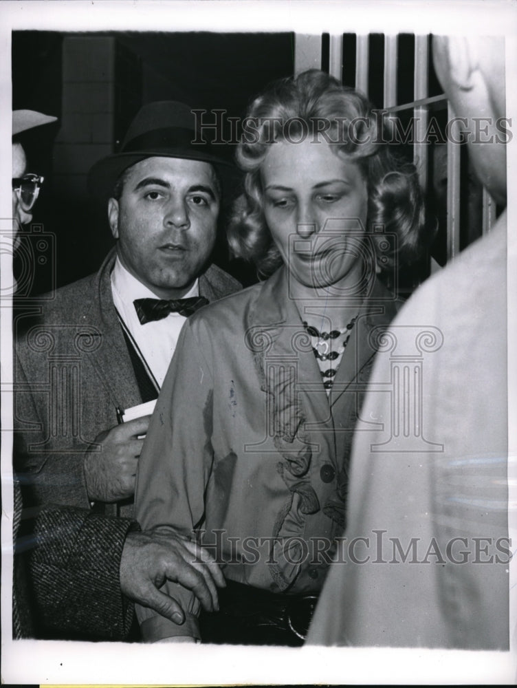 1961 Press Photo Mrs Gino Marcinek teller at National Security Bank was handed - Historic Images