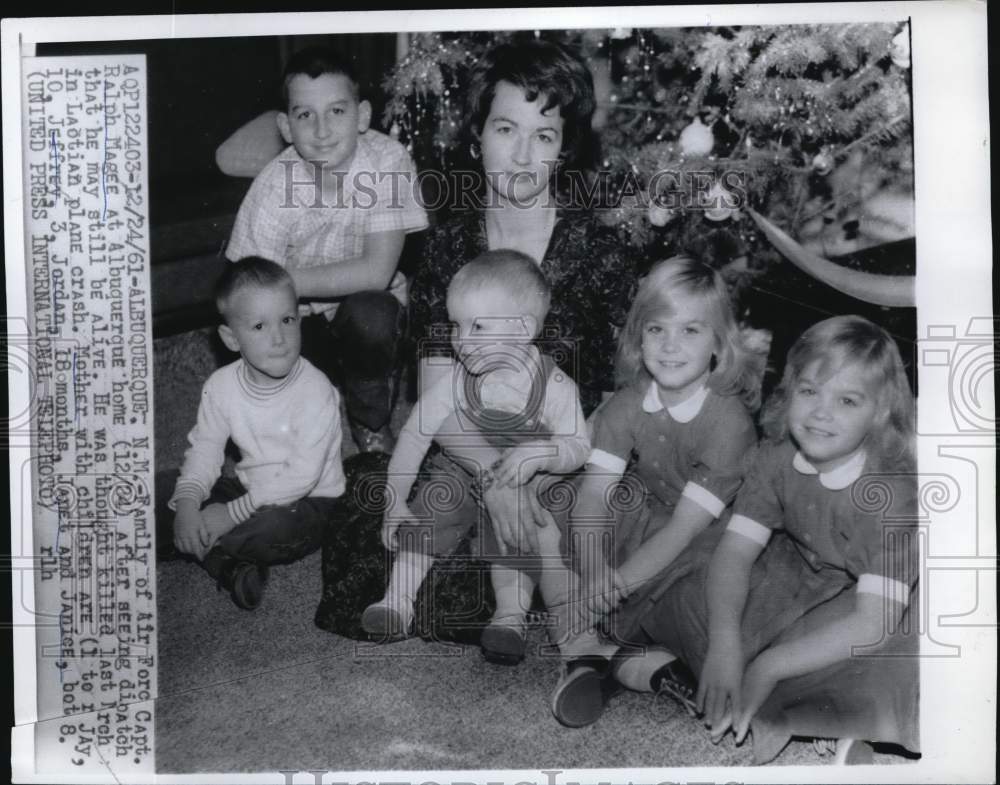 1961 Press Photo Family of USAF Capt. Ralph Magee at home in Albuquerque NM- Historic Images