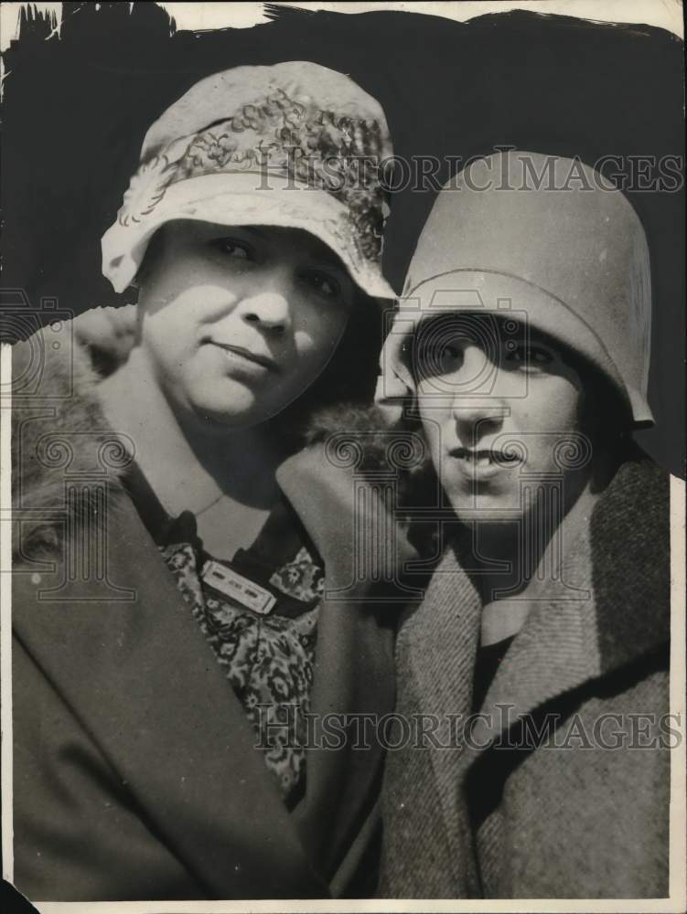 1927 Press Photo Mrs WF Greve of Fresno CA with lost daughter Eleanor Reddick- Historic Images