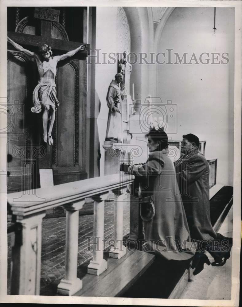 1951 Press Photo New York Parents of POW William Hansen pray for his release- Historic Images