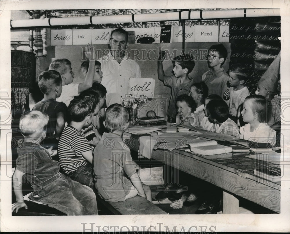 1948 Press Photo Jeremiah Castner's Cellar Classroom in Binghampton