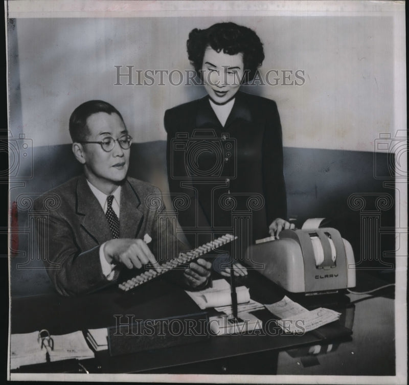 Load image into Gallery viewer, 1933 Press Photo Ancient and modern computation methods meet across the Shibata
