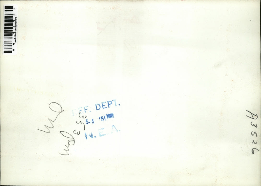 1951 Press Photo Employees of the Prime Mover Co.placing sand bags.